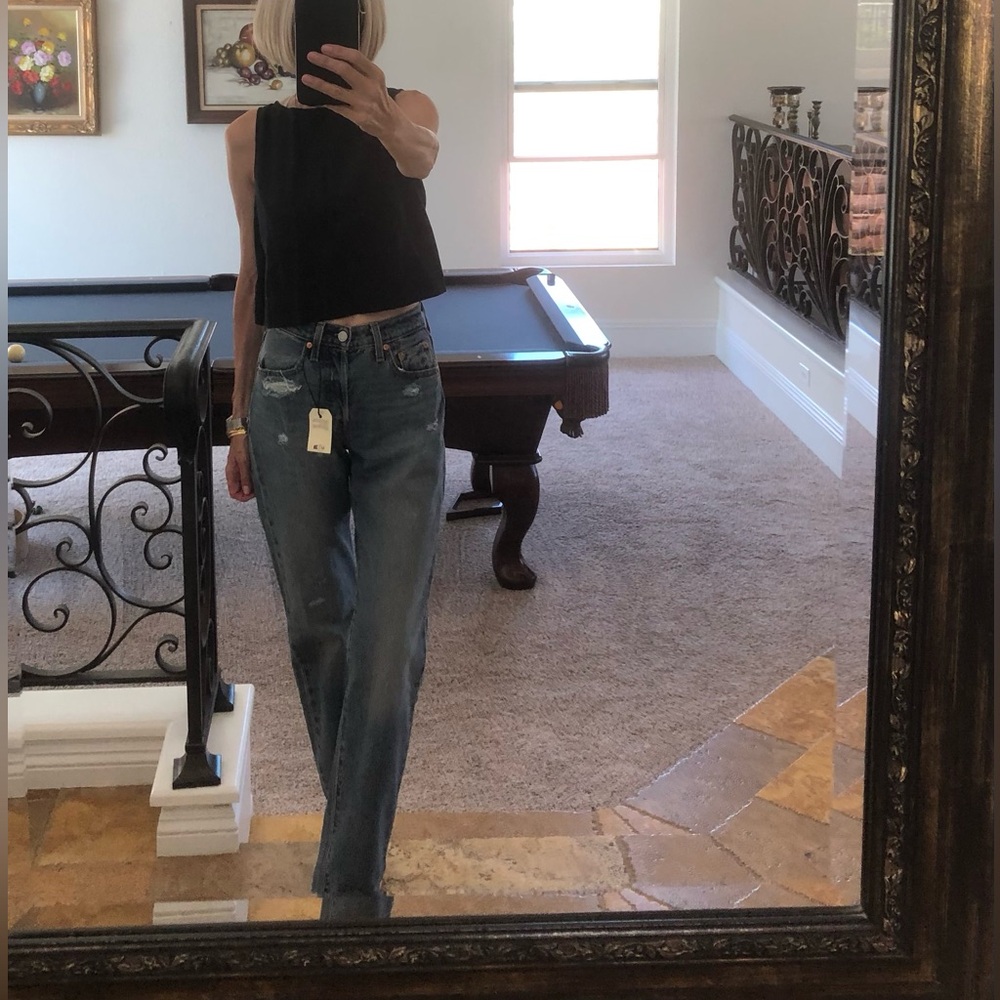 LEVIS - NWT 501 CURVE JEANS + MEDIUM WASH/WOMENS SIZE 24 + 32